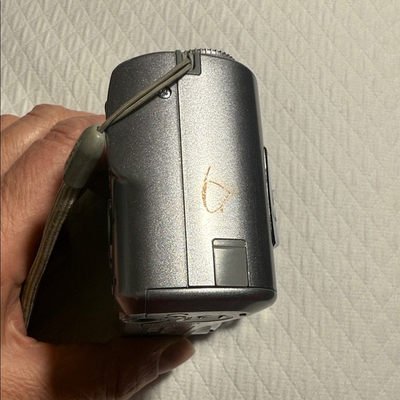 Sony Cyber-shot 4.1 mega pixels silver Digital Camera. As is - Picture 3 of 7